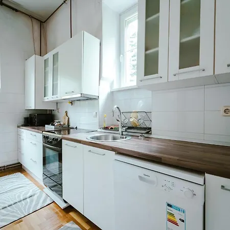 Apartment Fantastic 2bdr In City Center *