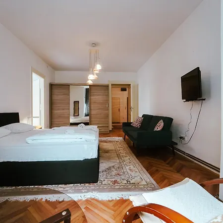 Fantastic 2bdr In City Center