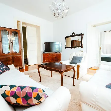 Fantastic 2bdr In City Center