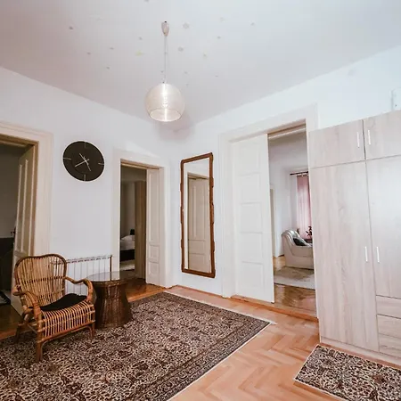 Apartment Fantastic 2bdr In City Center